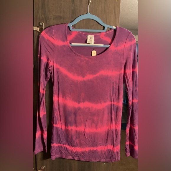 Boutique long sleeved top, NWT, medium, lots of stretch - Picture 3 of 4